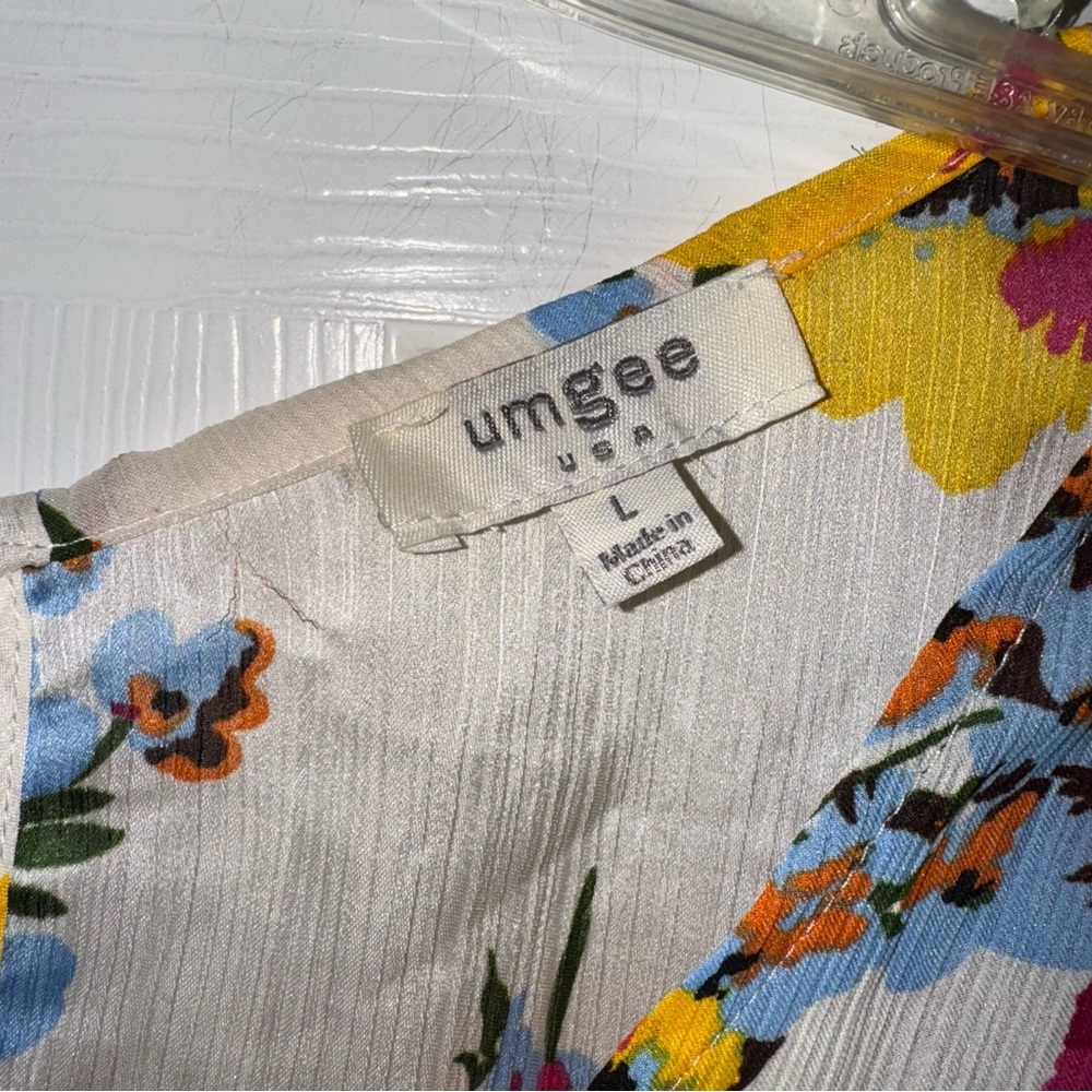 Umgee Multicolor Floral V Neck Wrap Style Blouse with Flutter Sleeve size L - Picture 3 of 7